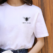 Charger l'image dans la galerie, T-shirt femme - Bee kind